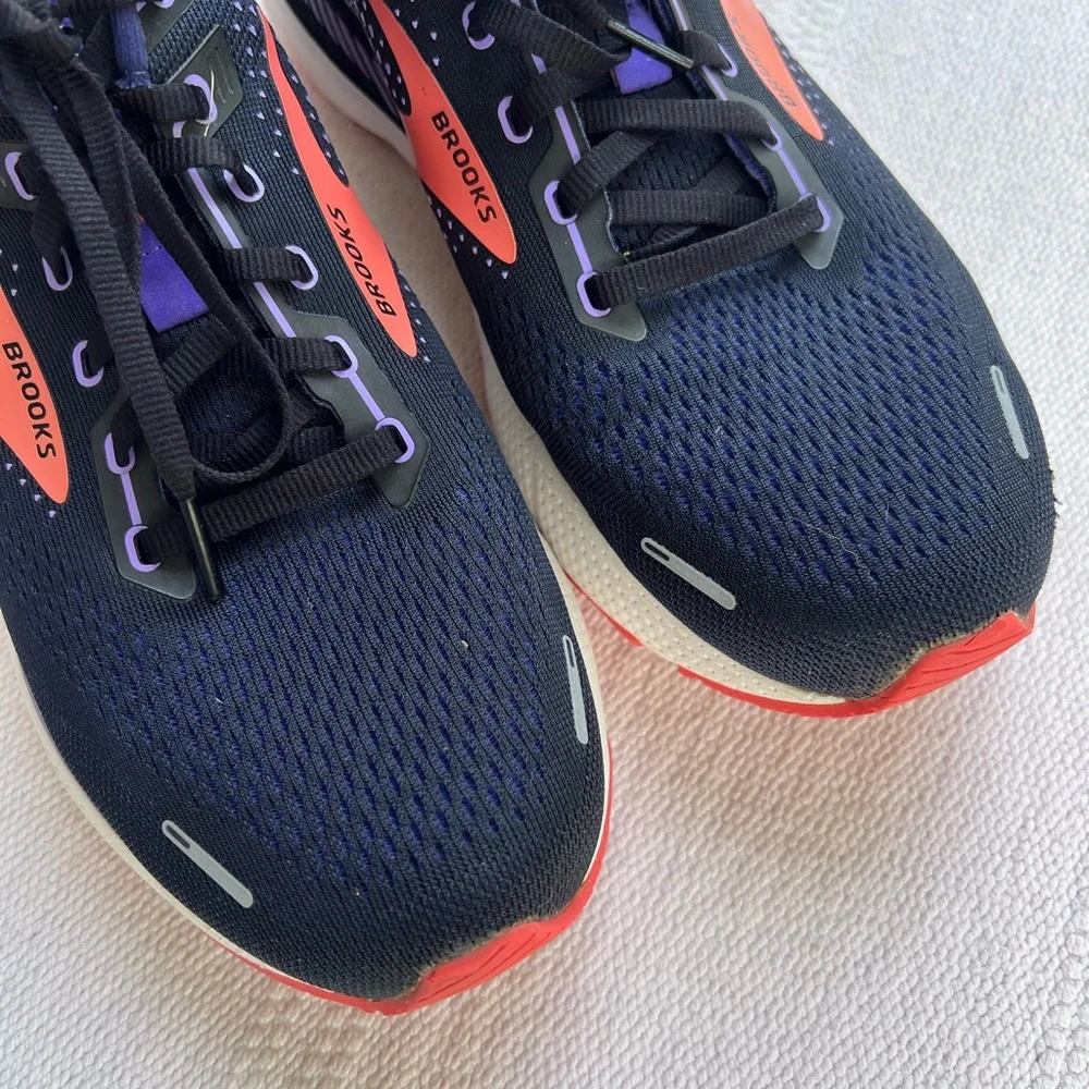 Brooks Women Adrenaline GTS 22 Running Shoes Size 11